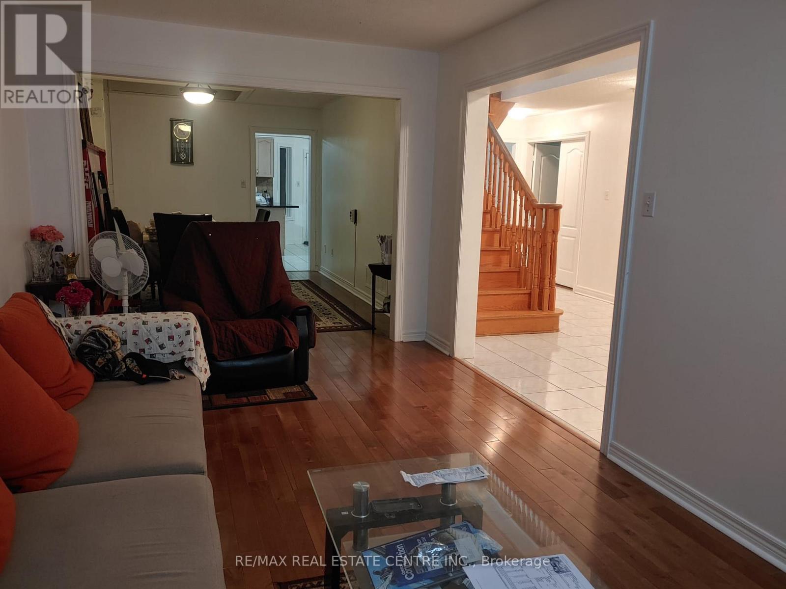 21 Sprucelands Avenue, Brampton, Ontario  L6R 1M5 - Photo 9 - W12350330