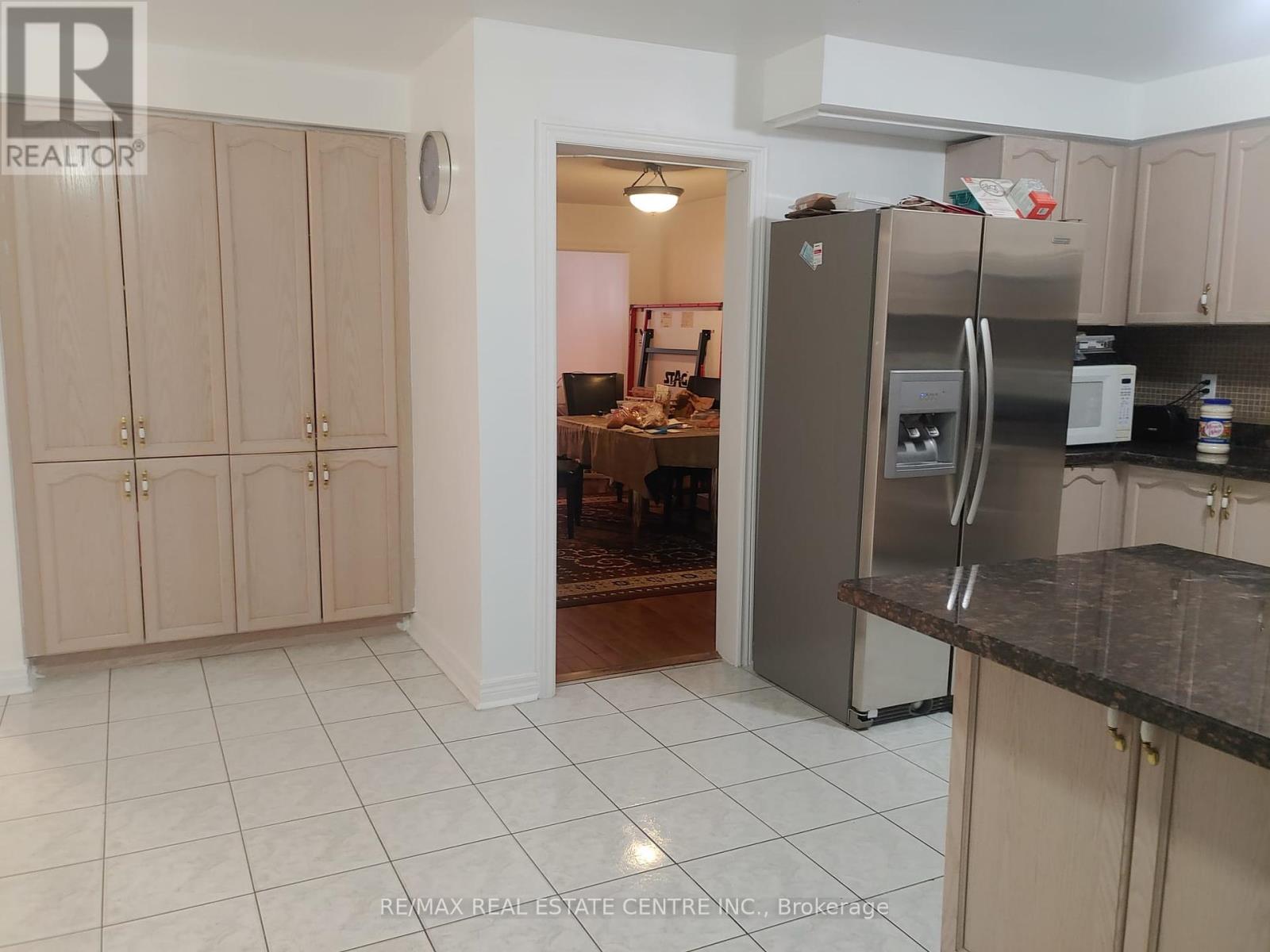 21 Sprucelands Avenue, Brampton, Ontario  L6R 1M5 - Photo 12 - W12350330
