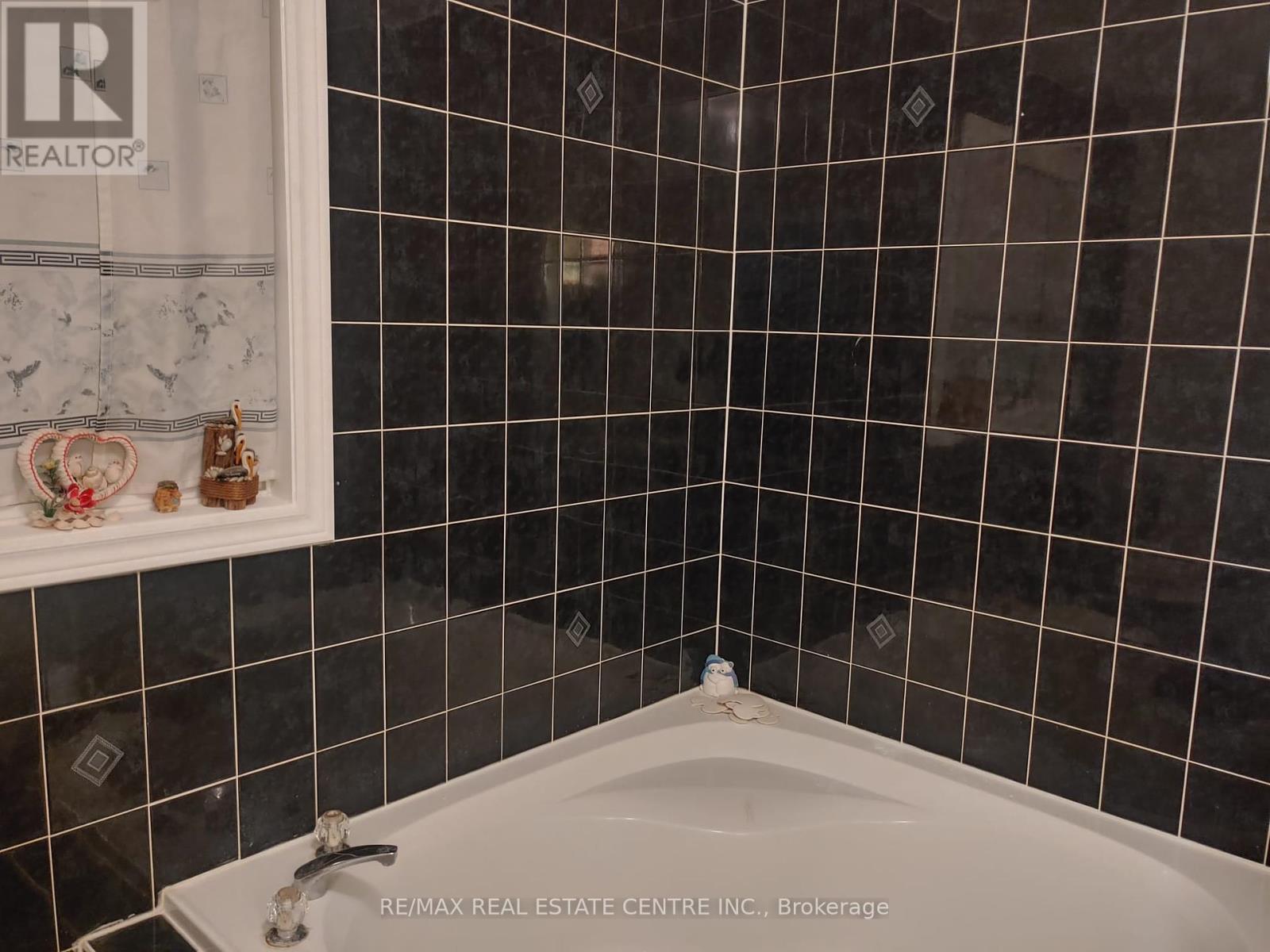 21 Sprucelands Avenue, Brampton, Ontario  L6R 1M5 - Photo 28 - W12350330