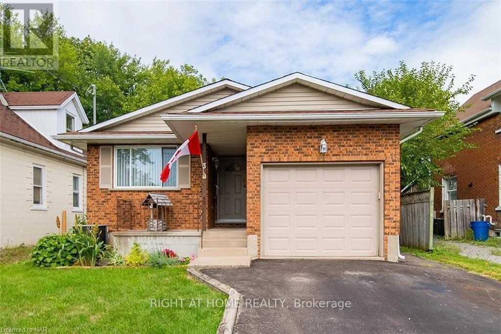Bsmt - 3 Herrick Avenue, St. Catharines, Ontario  L2P 2S7 - Photo 1 - X12368739