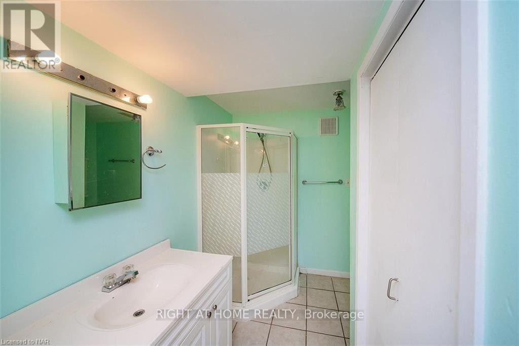Bsmt - 3 Herrick Avenue, St. Catharines, Ontario  L2P 2S7 - Photo 11 - X12368739
