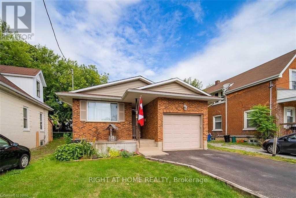 Bsmt - 3 Herrick Avenue, St. Catharines, Ontario  L2P 2S7 - Photo 3 - X12368739