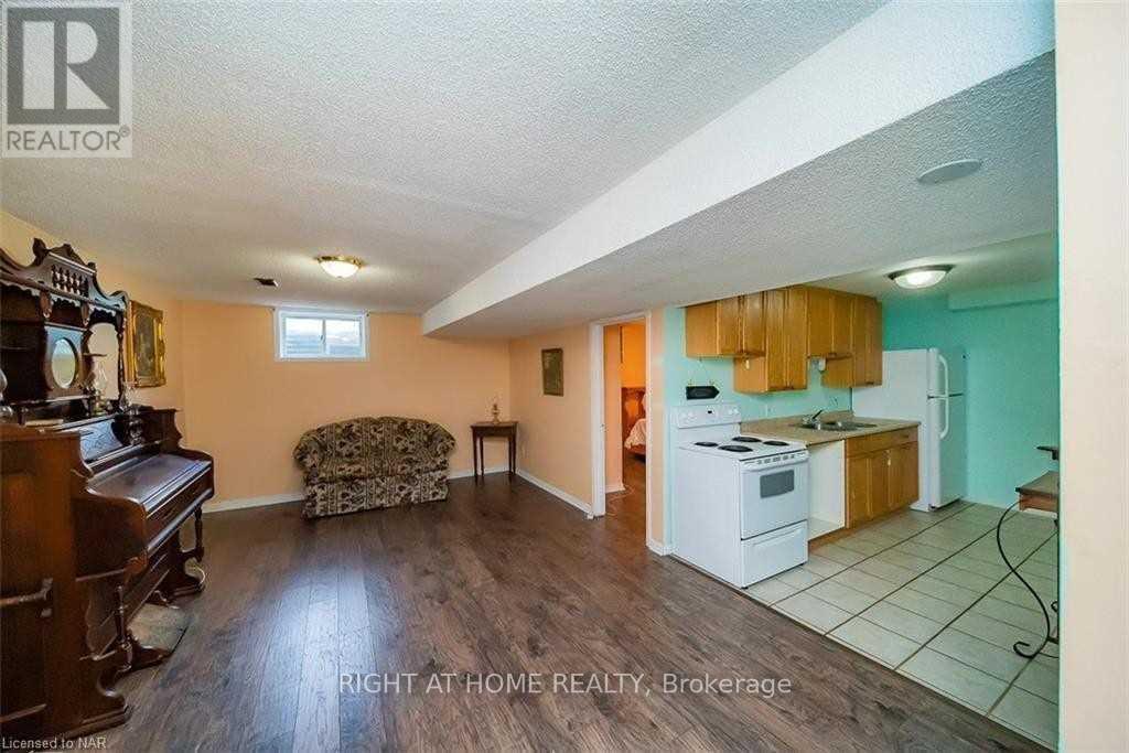 Bsmt - 3 Herrick Avenue, St. Catharines, Ontario  L2P 2S7 - Photo 4 - X12368739