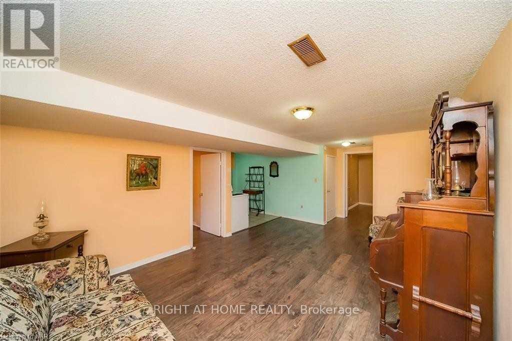Bsmt - 3 Herrick Avenue, St. Catharines, Ontario  L2P 2S7 - Photo 5 - X12368739