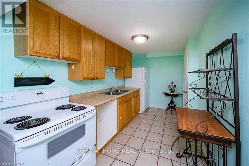 Bsmt - 3 Herrick Avenue, St. Catharines, Ontario  L2P 2S7 - Photo 8 - X12368739