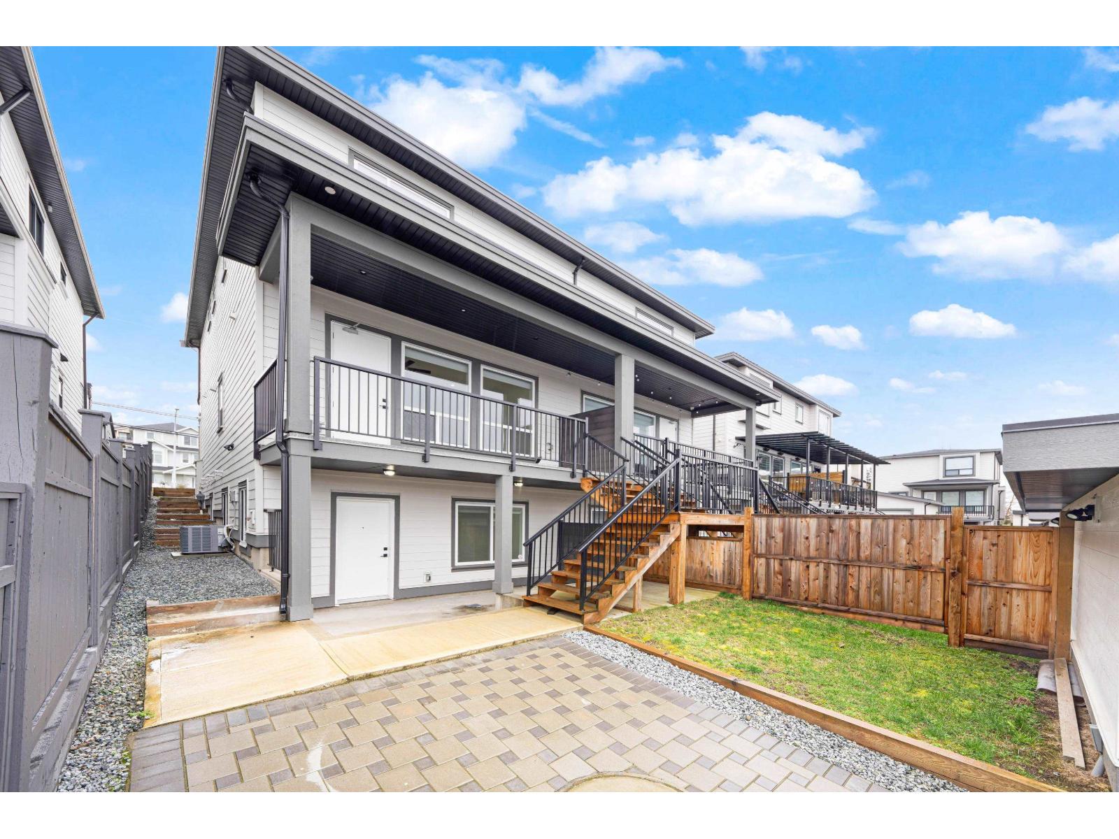 16762 16 Avenue, Surrey, British Columbia  V3S 9X7 - Photo 3 - R3041023