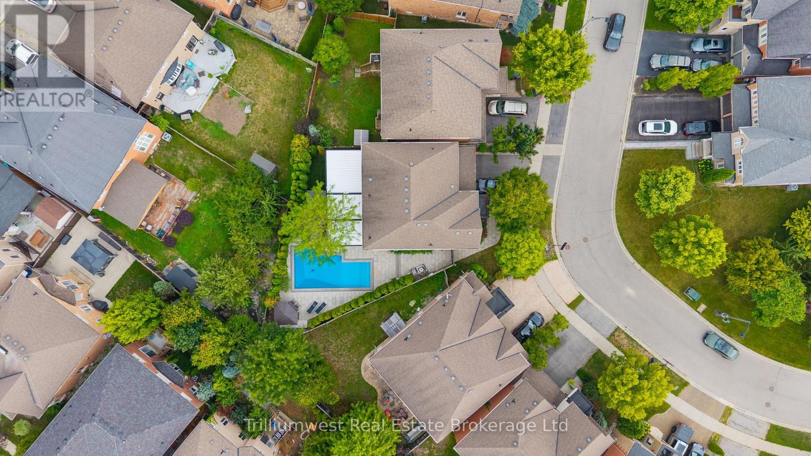 227 Beechtree Crescent, Oakville (Br Bronte), Ontario  L6L 0A5 - Photo 2 - W12368722