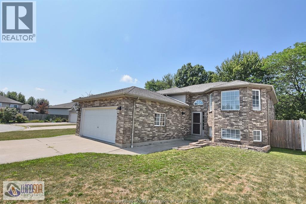 Property at 243 GAMMON CRESCENT image 2
