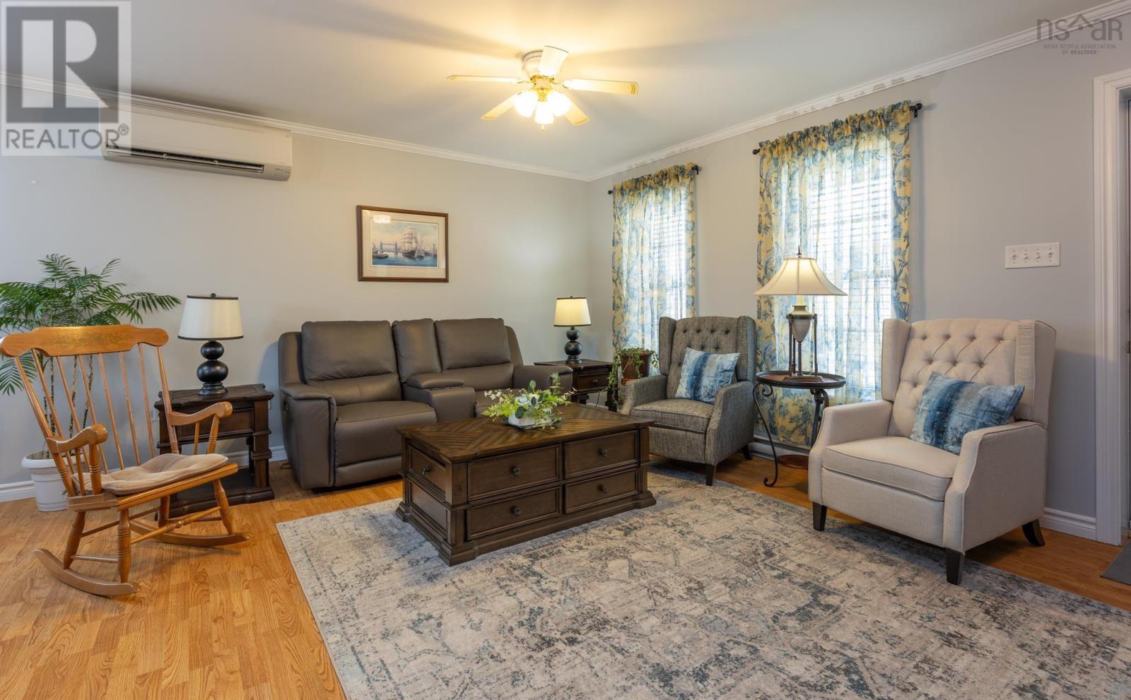 25 Breeze Drive, Yarmouth, Nova Scotia  B5A 4V1 - Photo 11 - 202520130