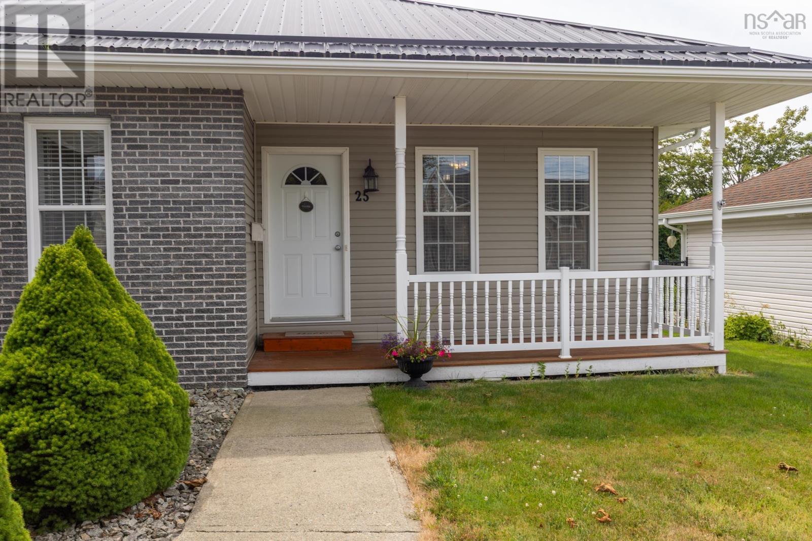 25 Breeze Drive, Yarmouth, Nova Scotia  B5A 4V1 - Photo 9 - 202520130
