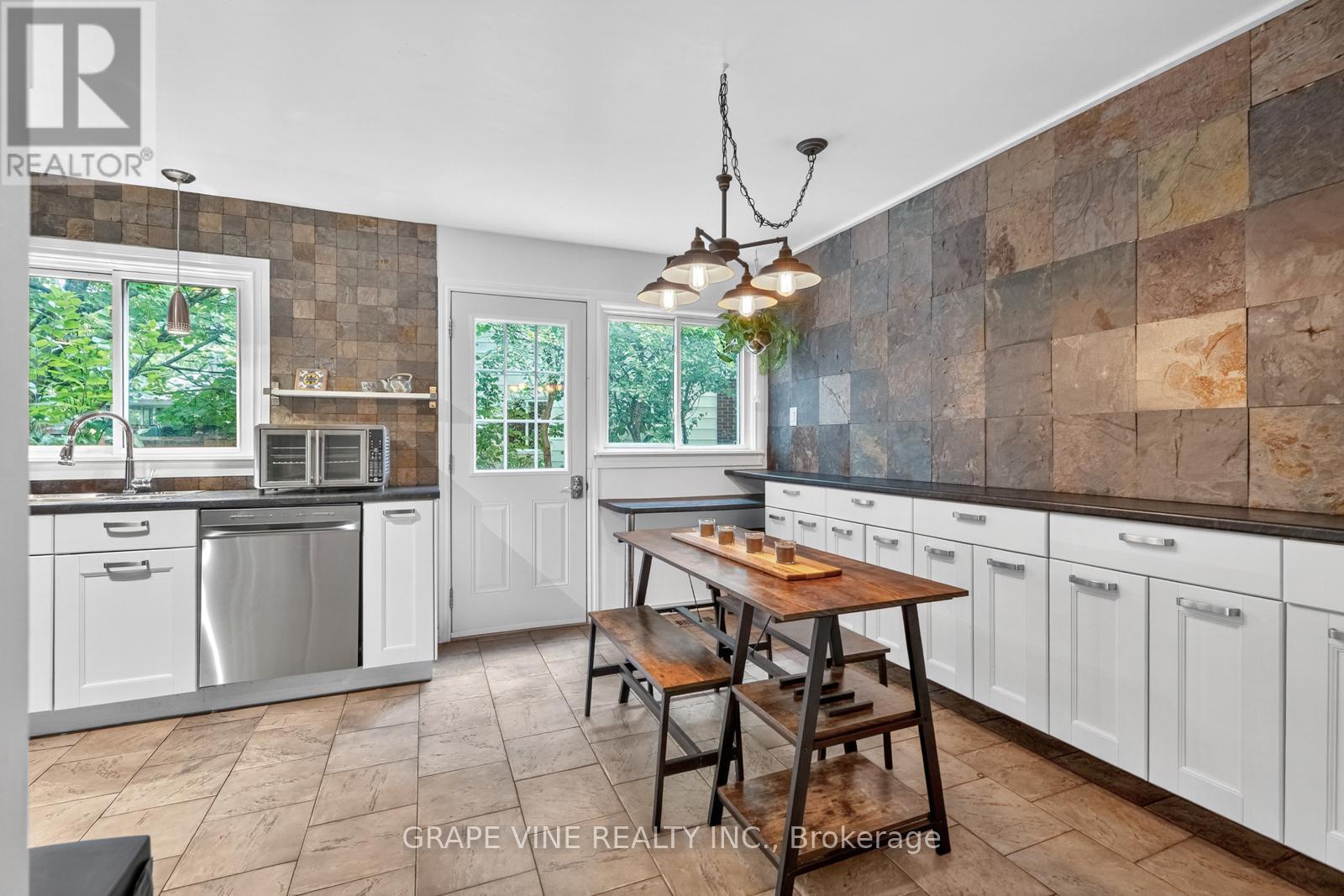 25 Pacer Place, Ottawa, Ontario  K2M 1B1 - Photo 12 - X12368898