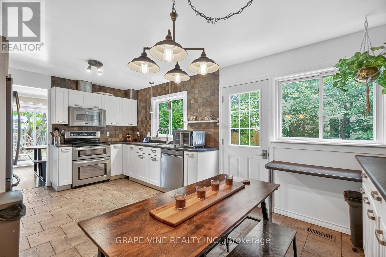 25 Pacer Place, Ottawa, Ontario  K2M 1B1 - Photo 13 - X12368898