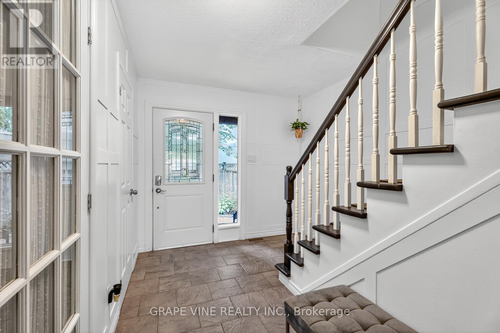 25 Pacer Place, Ottawa, Ontario  K2M 1B1 - Photo 4 - X12368898