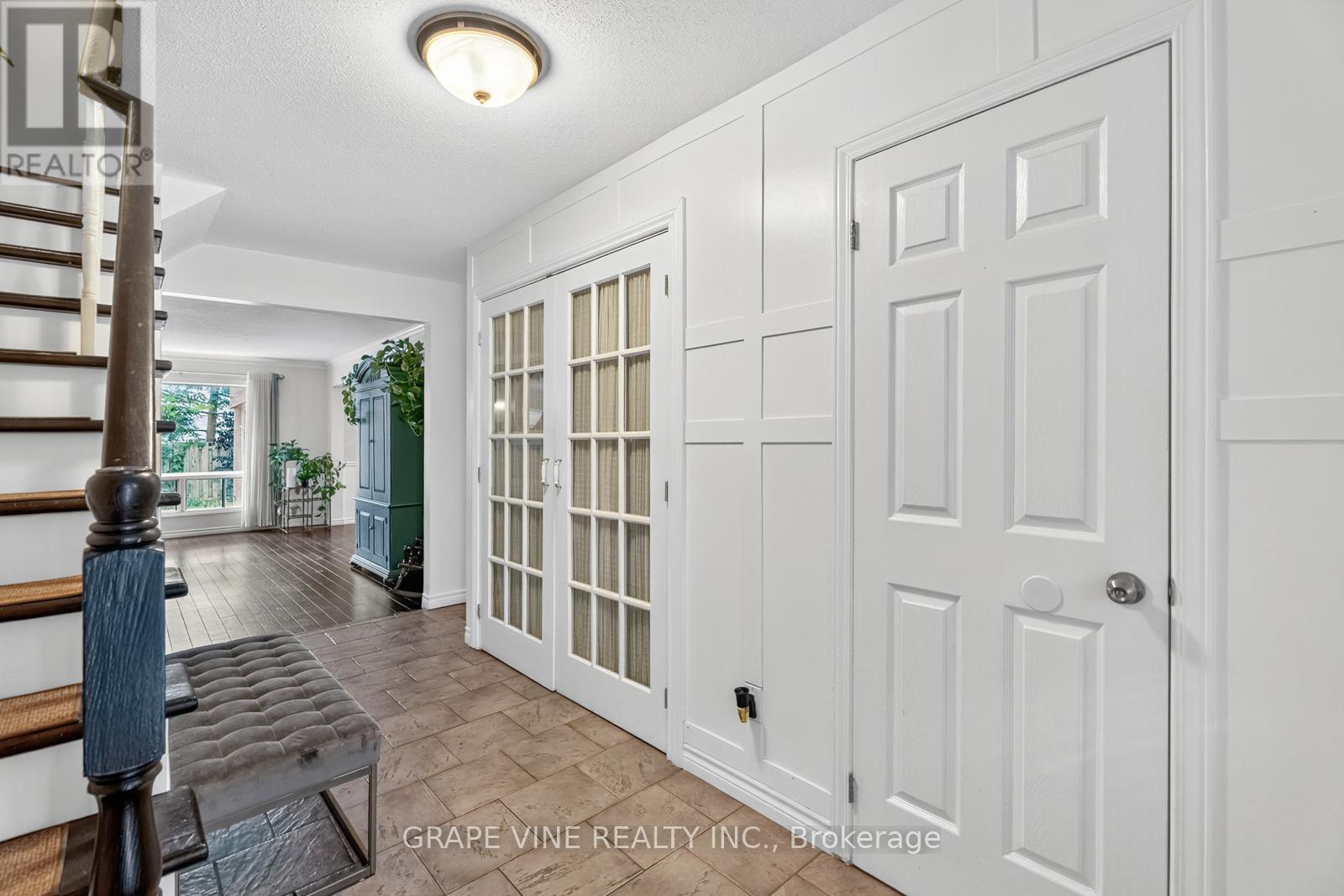 25 Pacer Place, Ottawa, Ontario  K2M 1B1 - Photo 5 - X12368898