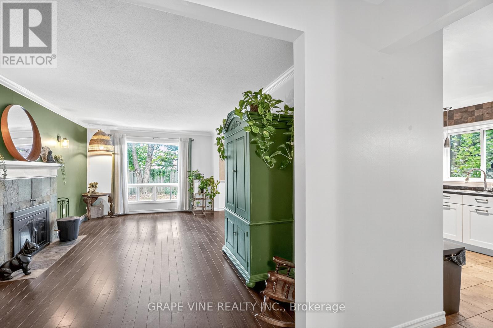 25 Pacer Place, Ottawa, Ontario  K2M 1B1 - Photo 6 - X12368898