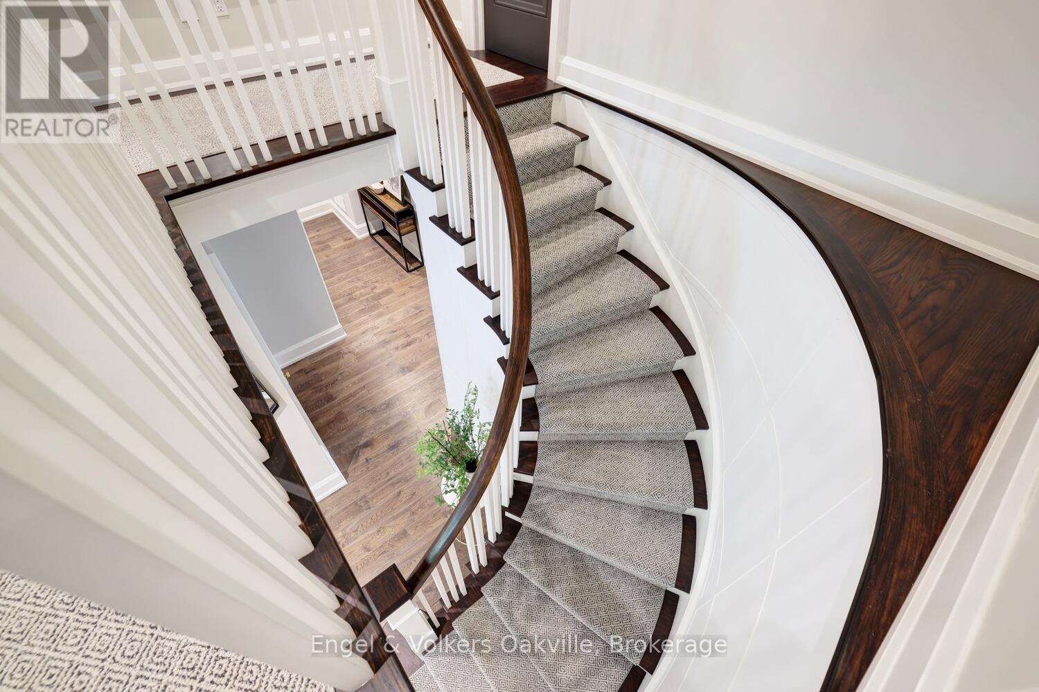 262 Vinova Court, Oakville, Ontario  L6L 5X1 - Photo 22 - W12368831