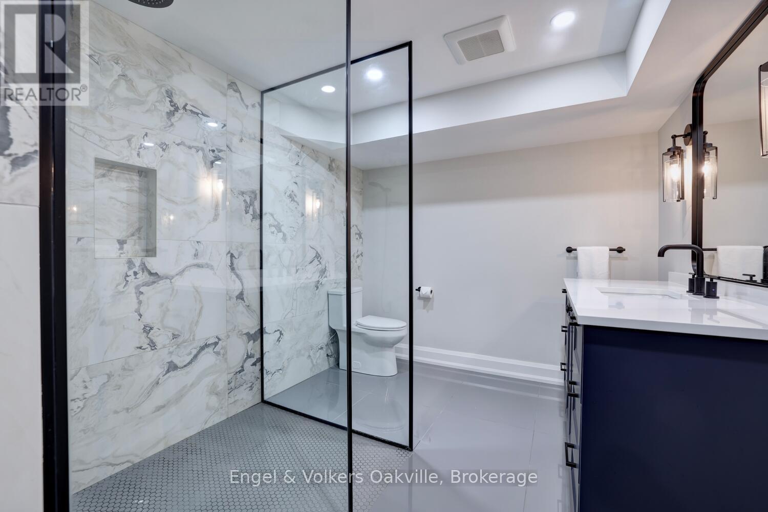 262 Vinova Court, Oakville, Ontario  L6L 5X1 - Photo 37 - W12368831