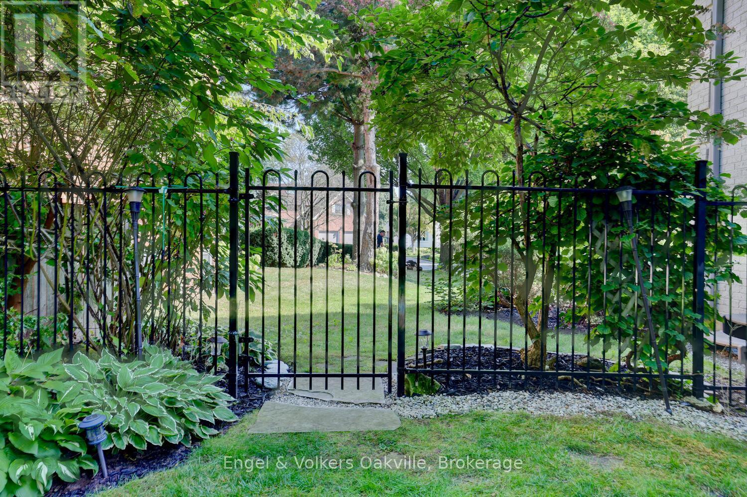 262 Vinova Court, Oakville, Ontario  L6L 5X1 - Photo 43 - W12368831
