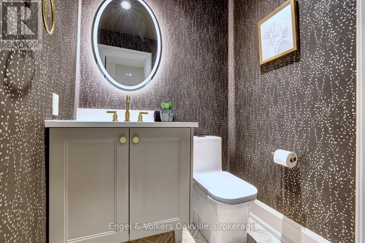 262 Vinova Court, Oakville, Ontario  L6L 5X1 - Photo 8 - W12368831