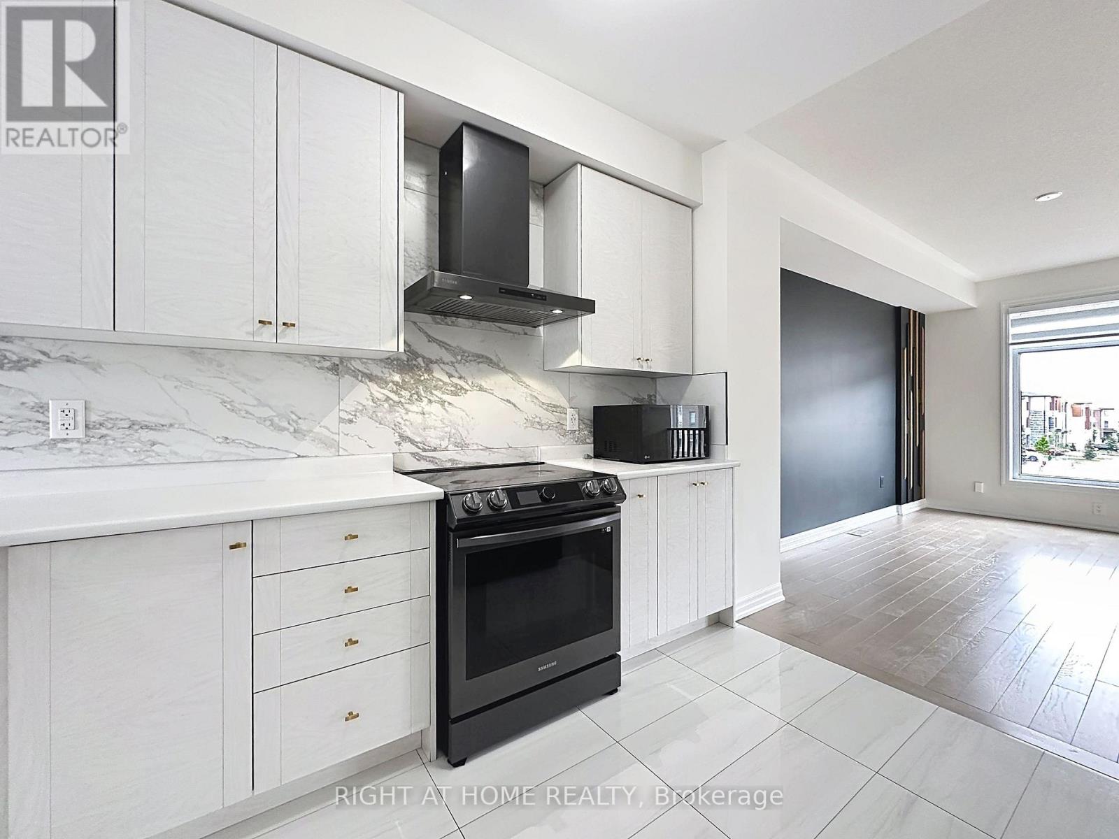 209 Vantage Loop, Newmarket, Ontario  L3X 0L4 - Photo 14 - N12368744