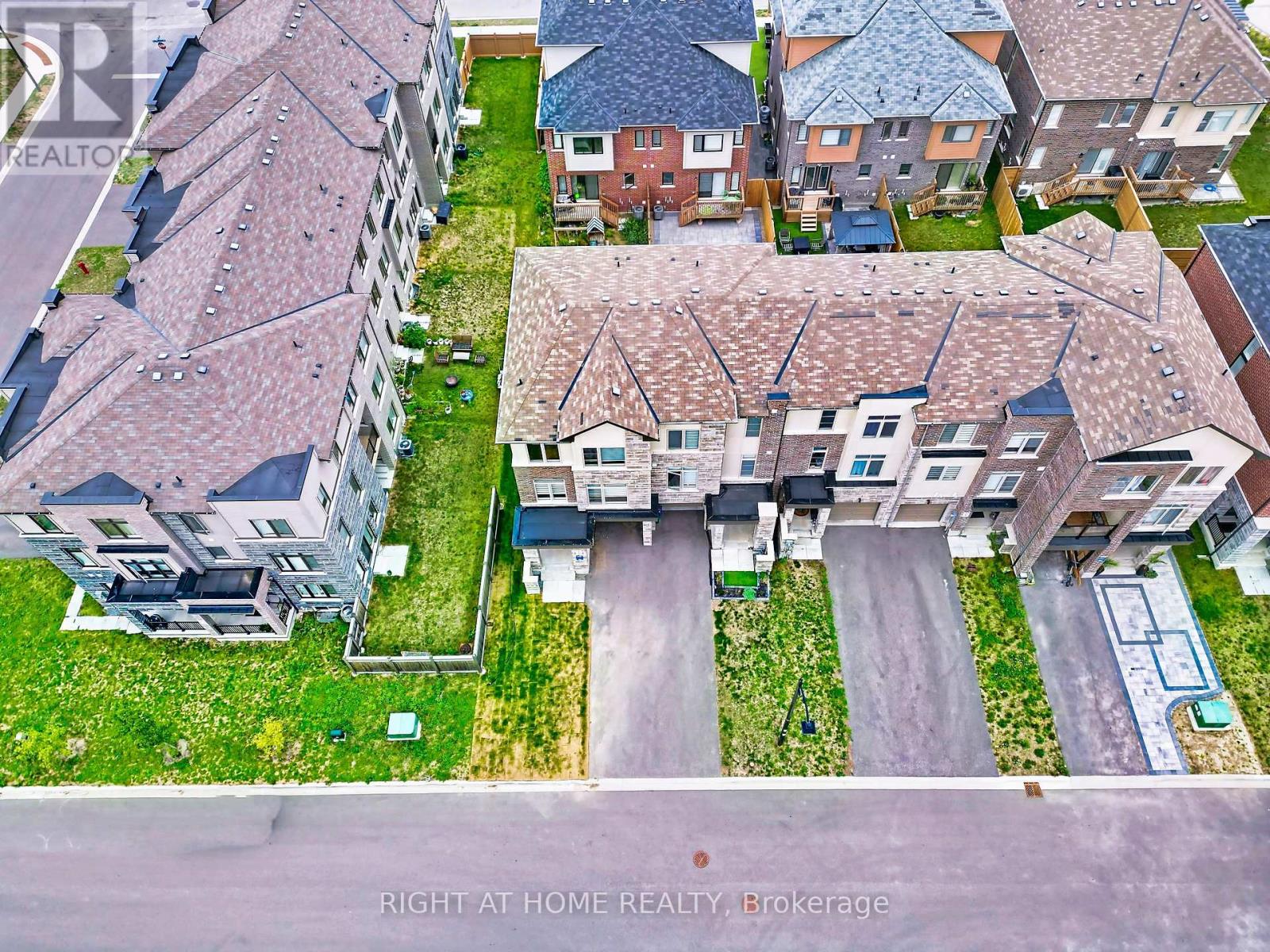209 Vantage Loop, Newmarket, Ontario  L3X 0L4 - Photo 4 - N12368744