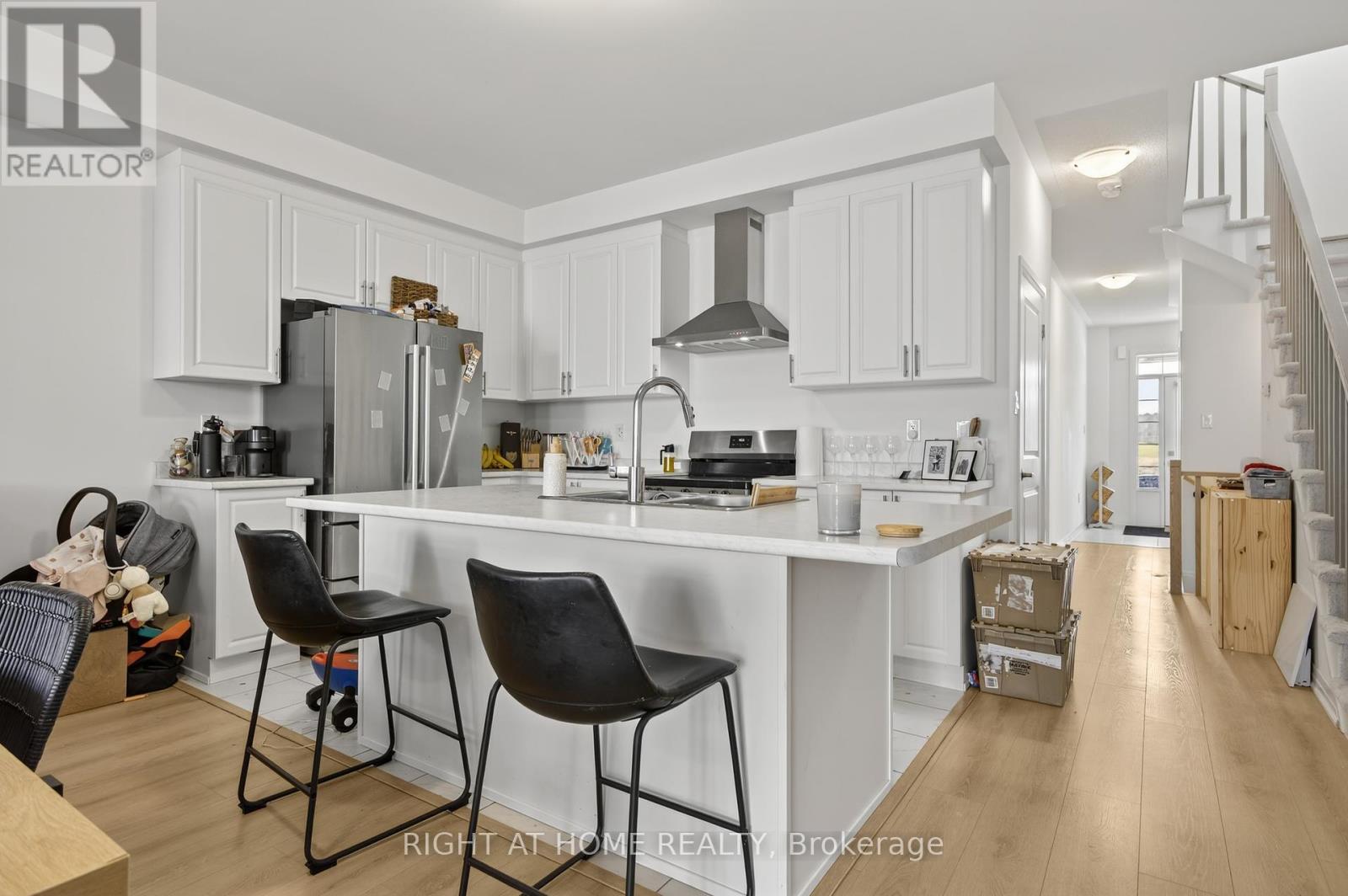 86 West Oak Trail, Barrie, Ontario  L9J 0K8 - Photo 8 - S12368784