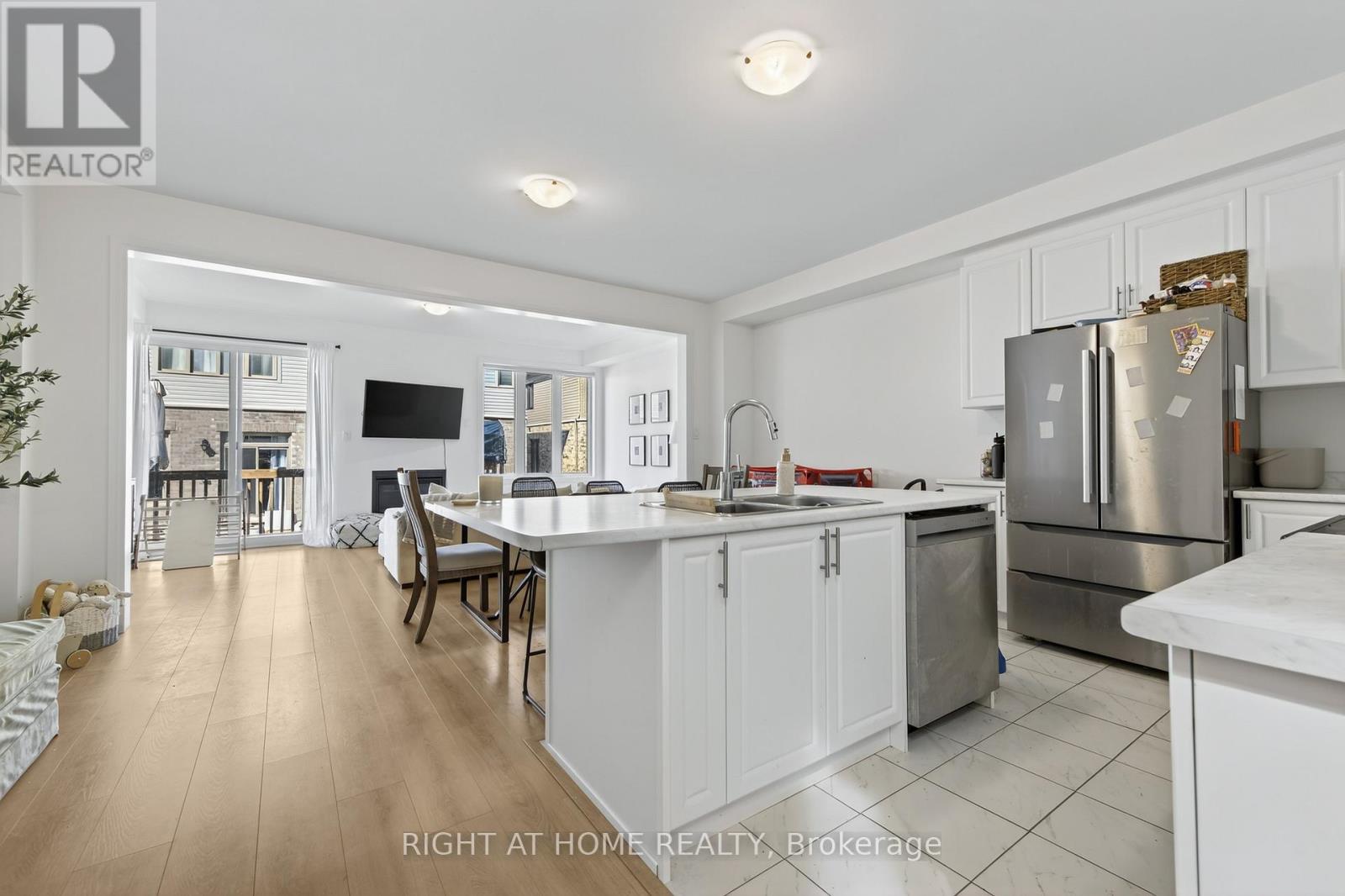 86 West Oak Trail, Barrie, Ontario  L9J 0K8 - Photo 9 - S12368784