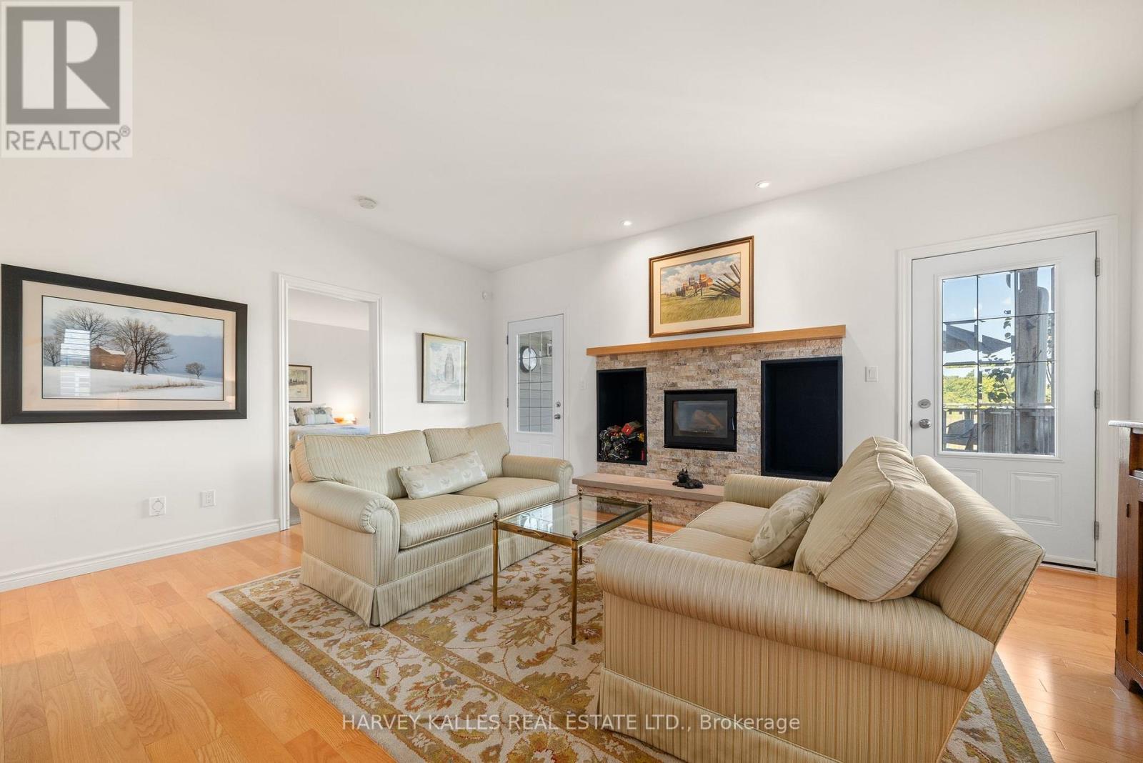 45 Maplehurst Crescent, Prince Edward County, Ontario  K0K 3L0 - Photo 12 - X12368862