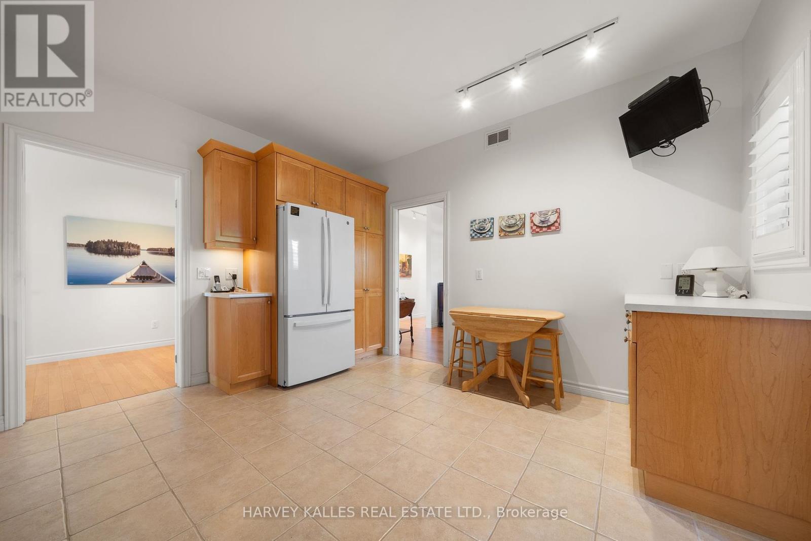 45 Maplehurst Crescent, Prince Edward County, Ontario  K0K 3L0 - Photo 4 - X12368862