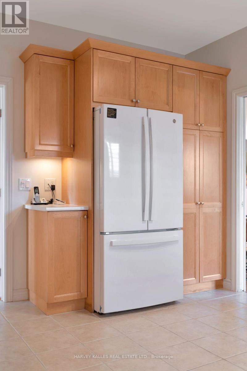 45 Maplehurst Crescent, Prince Edward County, Ontario  K0K 3L0 - Photo 5 - X12368862