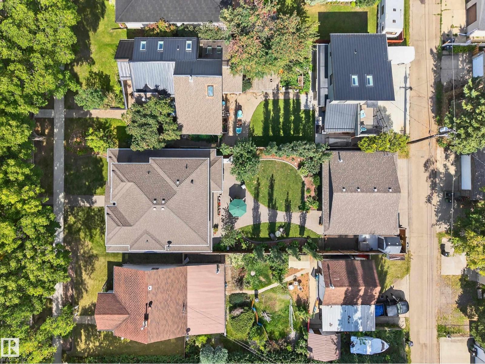 Property at 10869 74 ST NW image 3