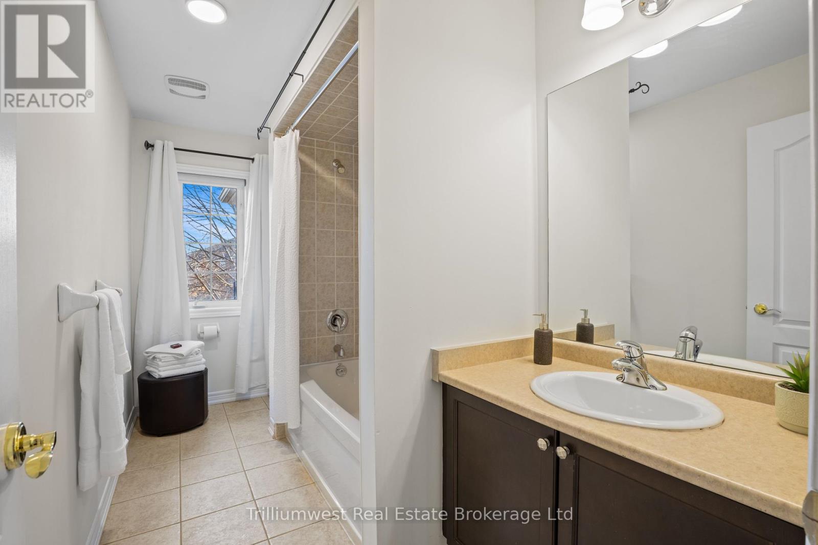 227 Beechtree Crescent, Oakville (Br Bronte), Ontario  L6L 0A5 - Photo 27 - W12368722
