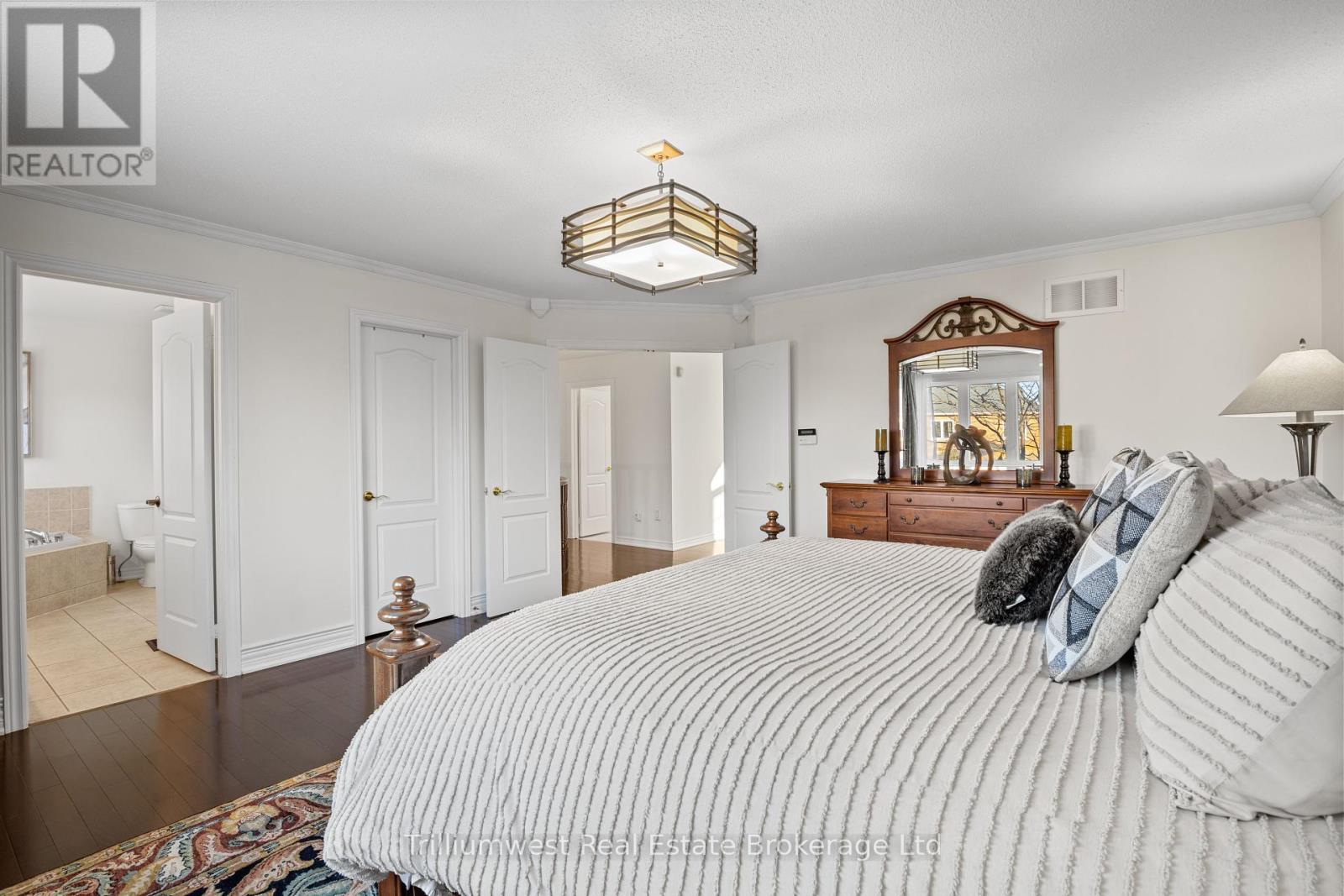227 Beechtree Crescent, Oakville (Br Bronte), Ontario  L6L 0A5 - Photo 21 - W12368722
