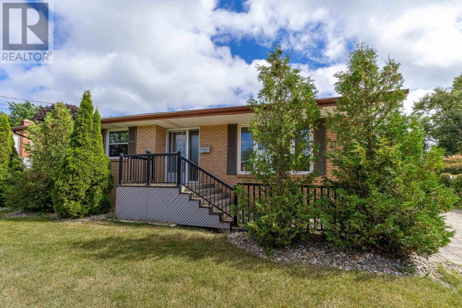 28 Seaview Boulevard, Charlottetown, Prince Edward Island  C1A 3A2 - Photo 2 - 202521867