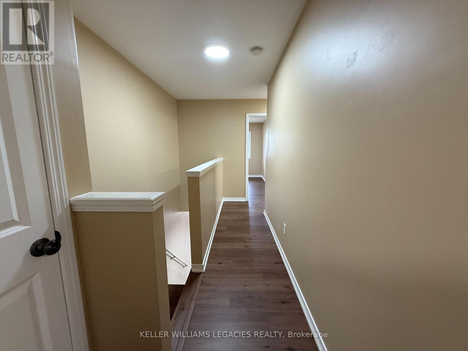 Property at 933 ZELLER CRESCENT image 2