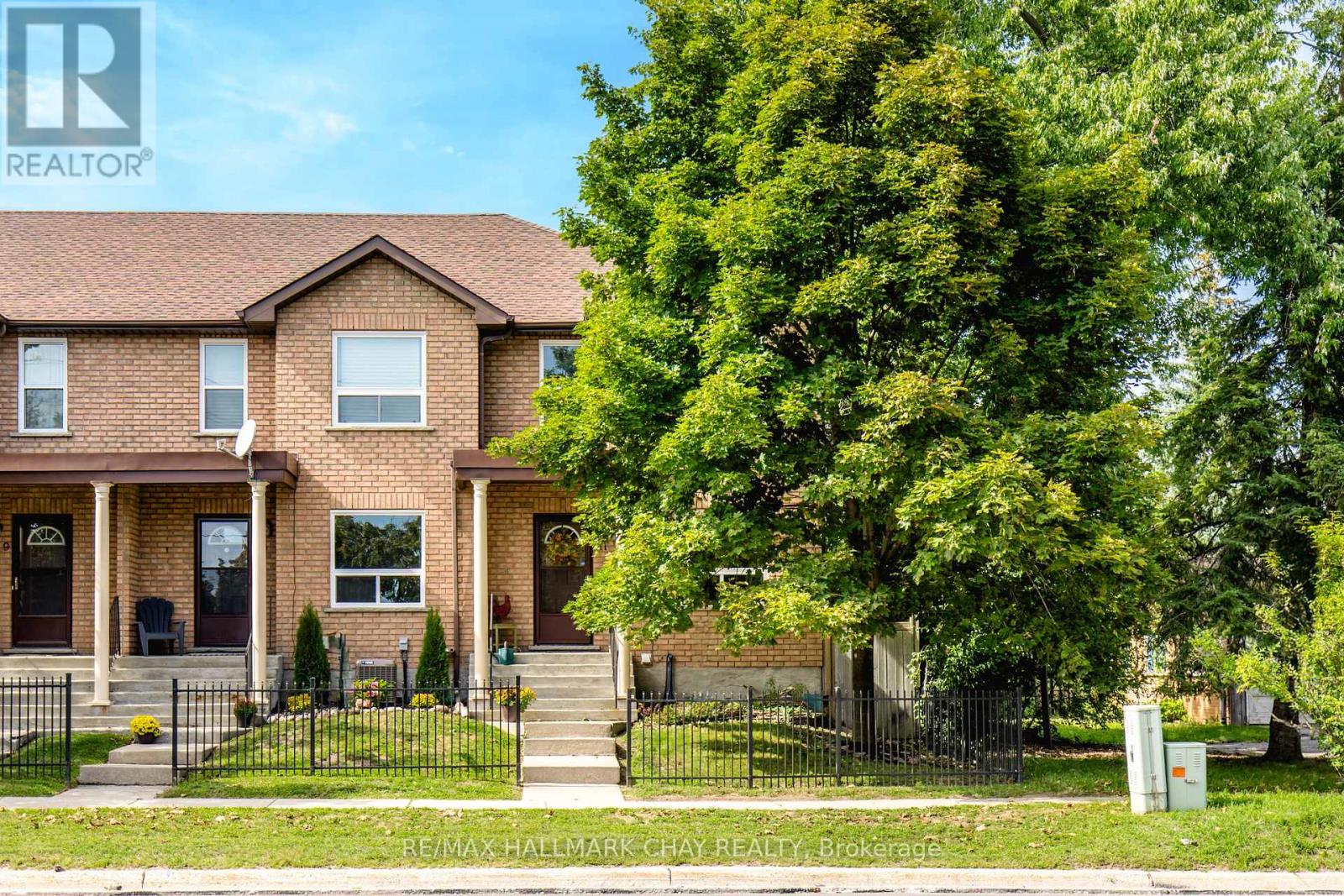 11 - 234 CUNDLES ROAD E, Barrie, Ontario
