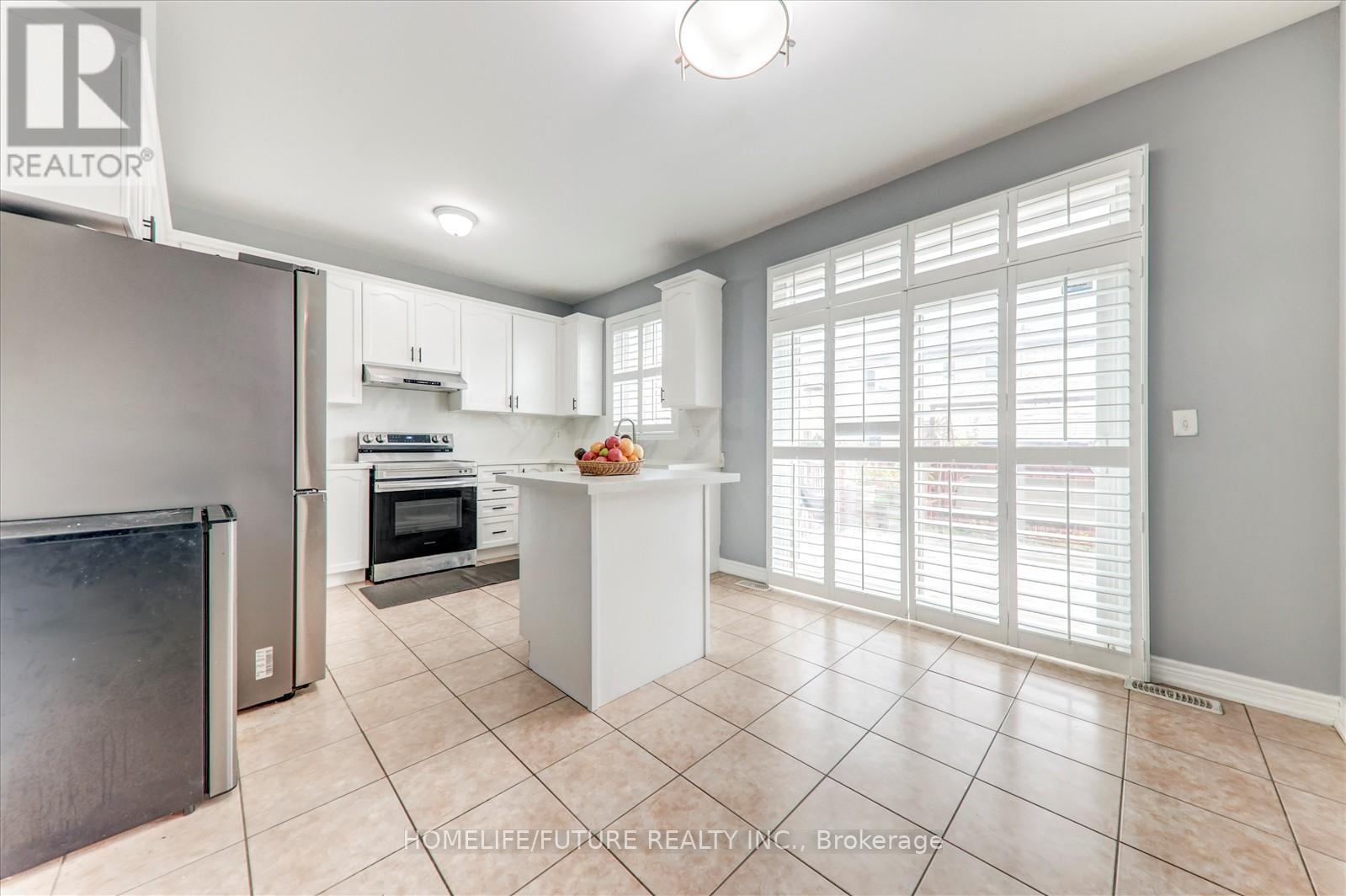 197 Thorndale Road, Brampton, Ontario  L6P 3J2 - Photo 11 - W12368851
