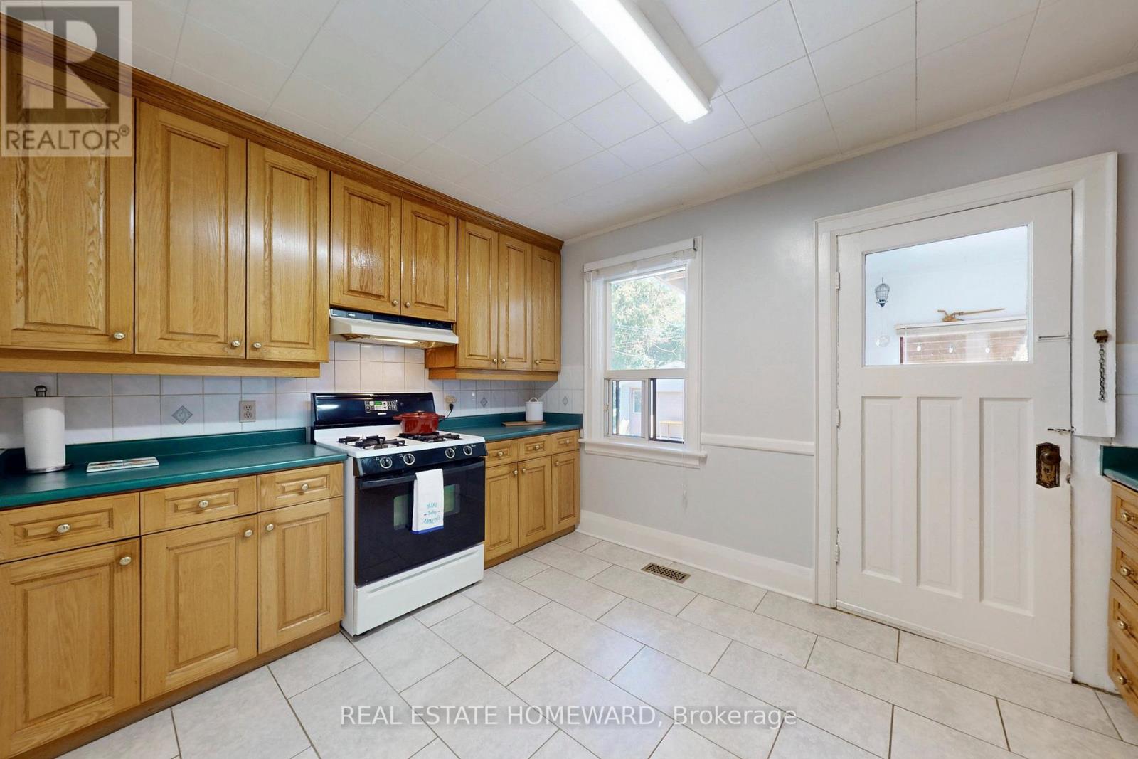 87 Guestville Avenue, Toronto, Ontario  M6N 4N5 - Photo 13 - W12368890
