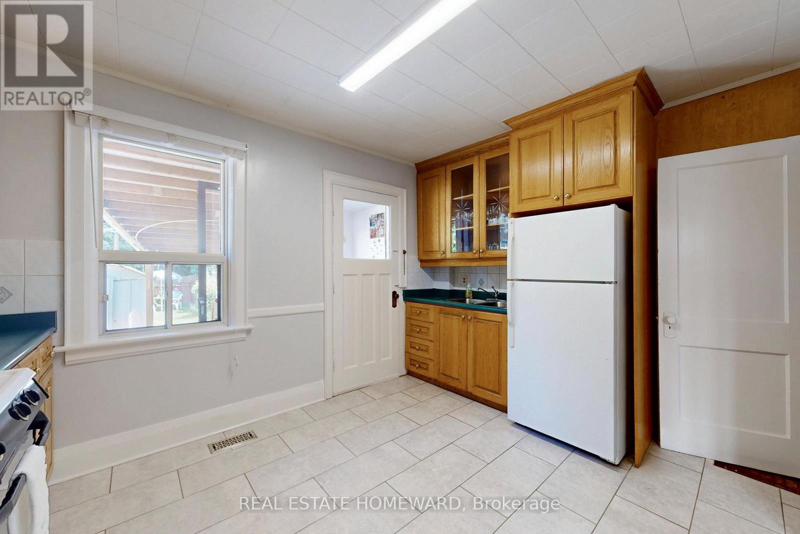 87 Guestville Avenue, Toronto, Ontario  M6N 4N5 - Photo 17 - W12368890