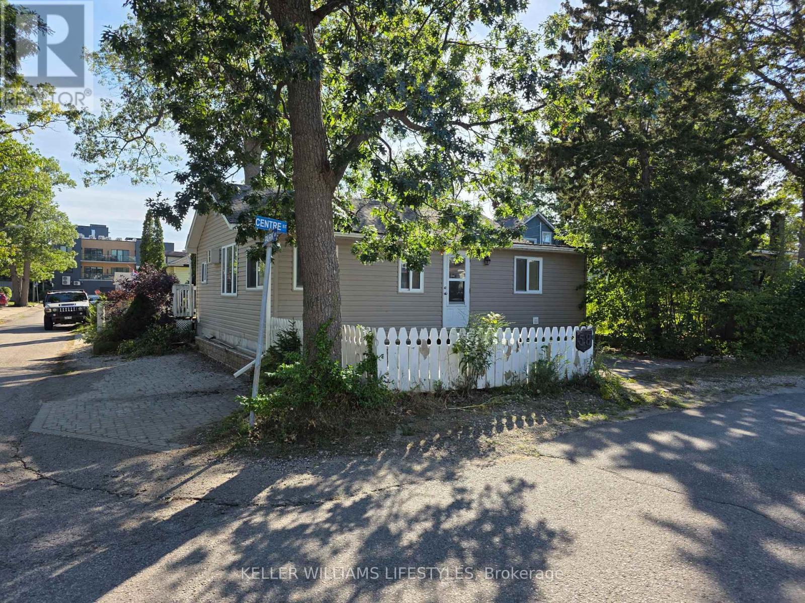 58 Centre Street, Lambton Shores, Ontario  N0M 1T0 - Photo 3 - X12368912