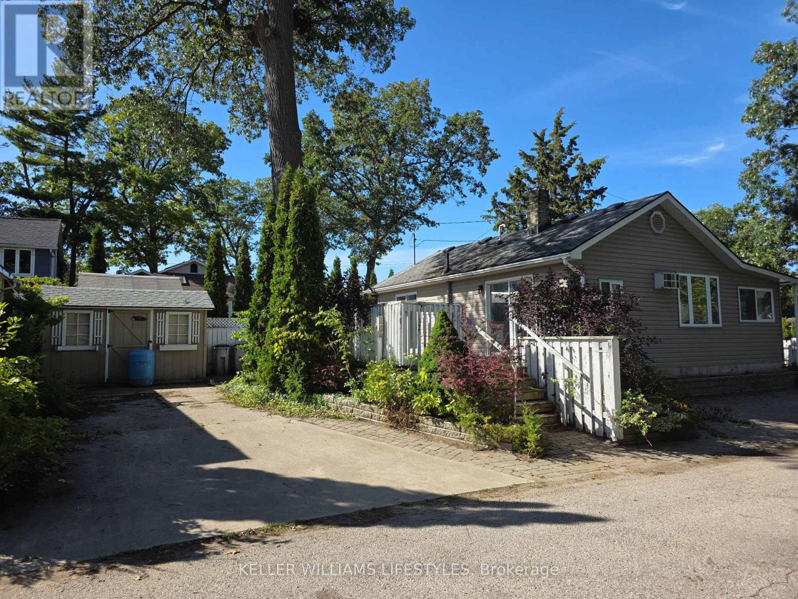 58 Centre Street, Lambton Shores, Ontario  N0M 1T0 - Photo 9 - X12368912