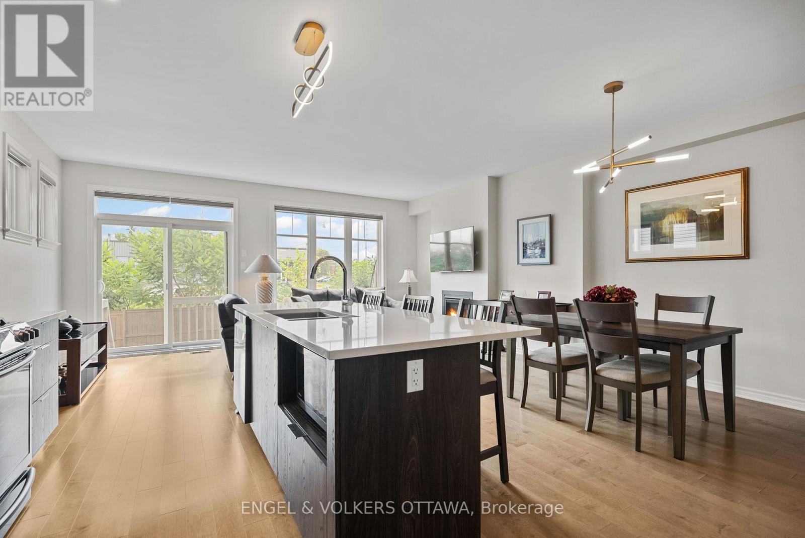 644 Vivera Place, Ottawa, Ontario  K2S 2N1 - Photo 12 - X12368904