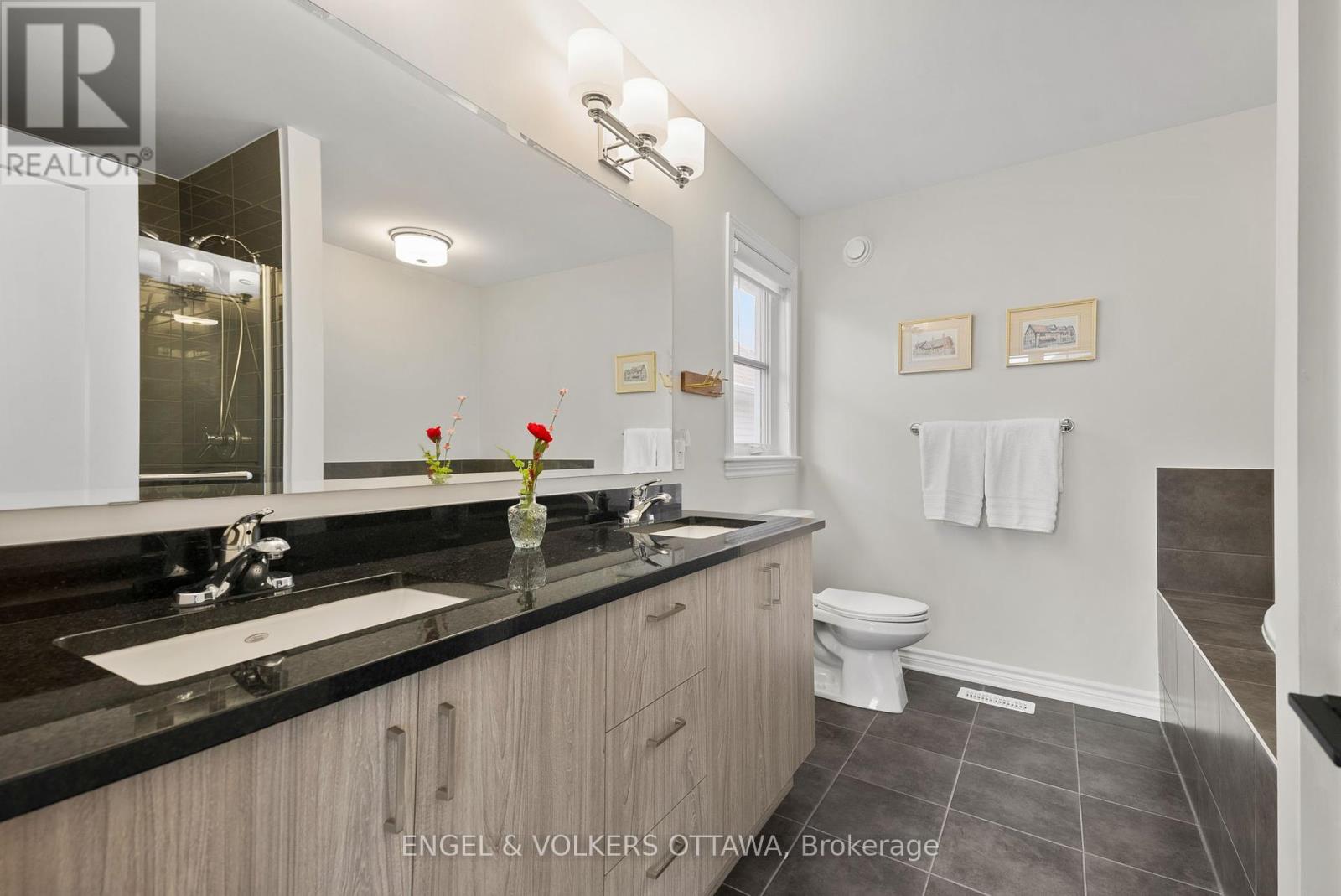 644 Vivera Place, Ottawa, Ontario  K2S 2N1 - Photo 24 - X12368904