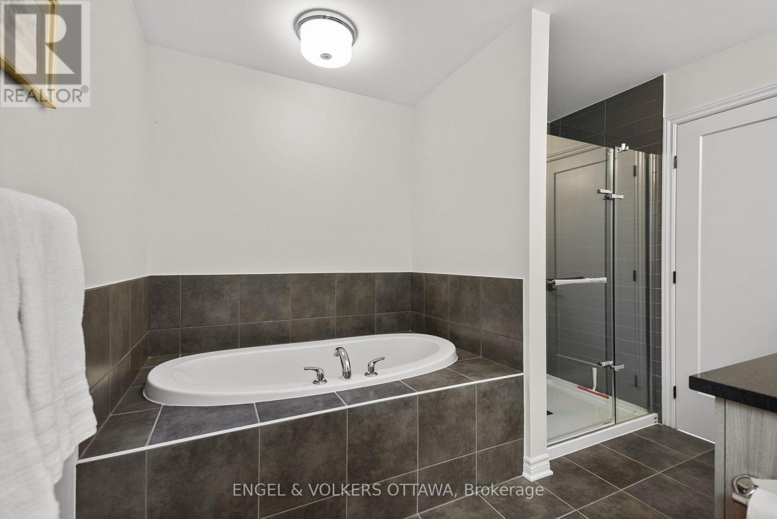644 Vivera Place, Ottawa, Ontario  K2S 2N1 - Photo 25 - X12368904