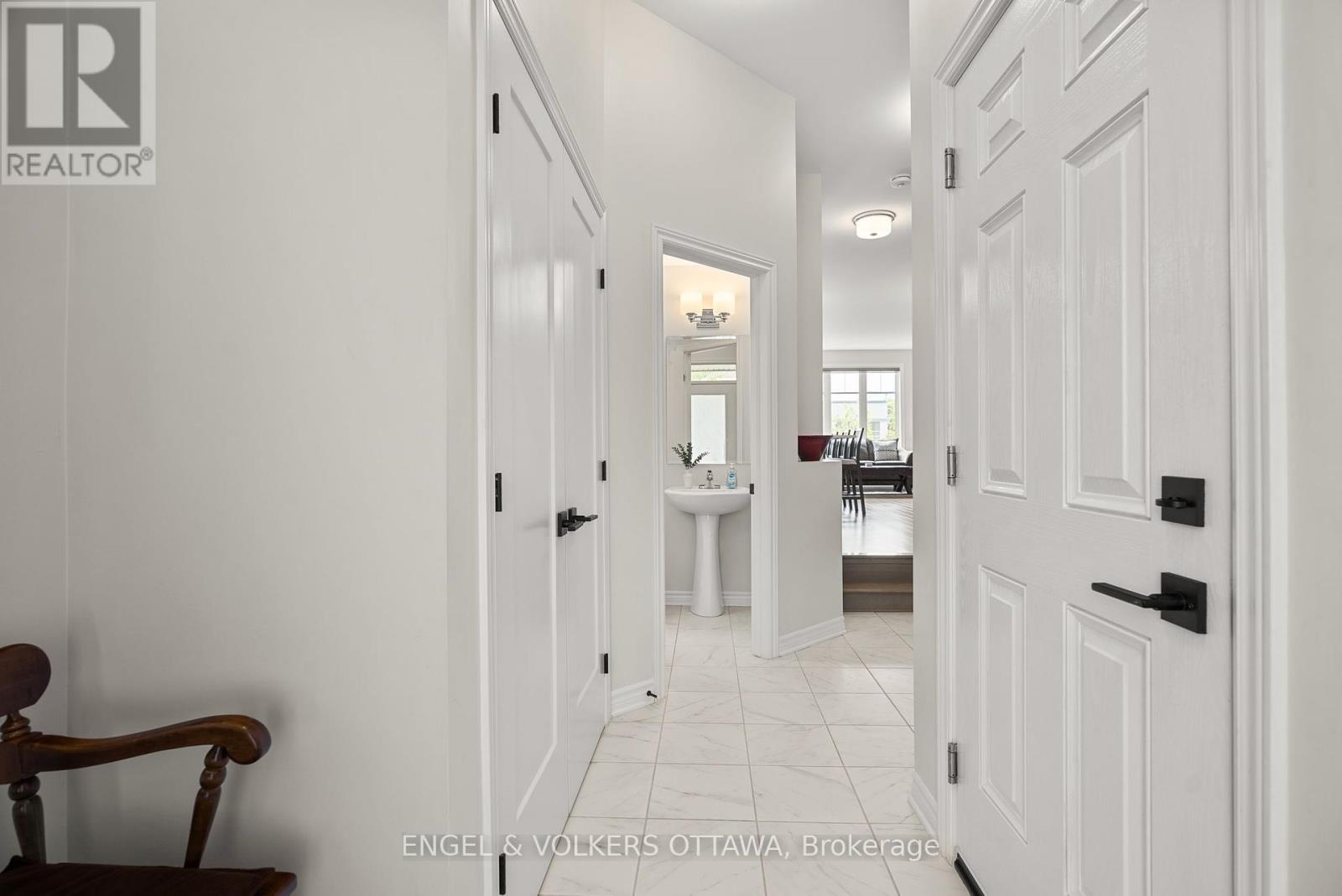 644 Vivera Place, Ottawa, Ontario  K2S 2N1 - Photo 5 - X12368904