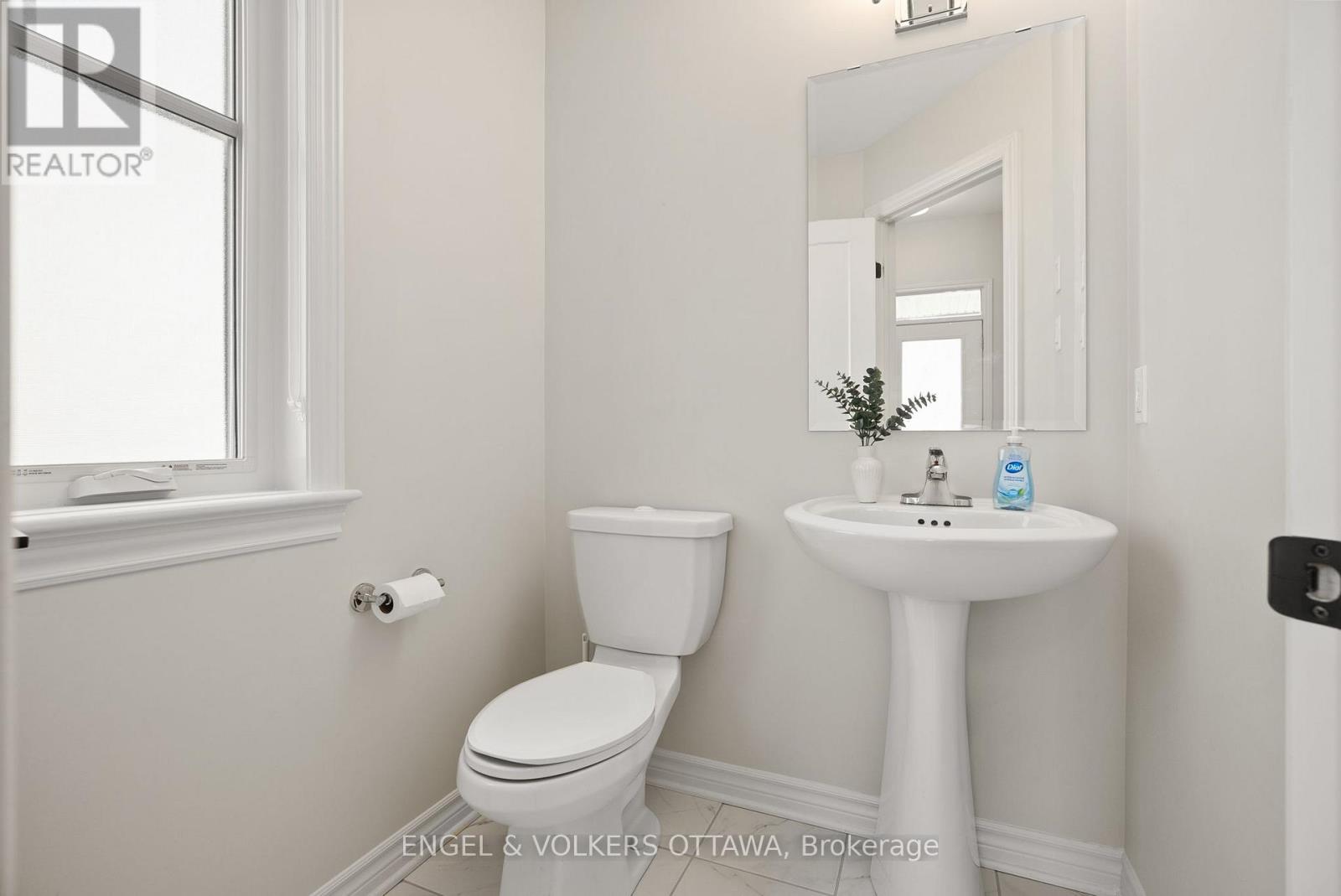 644 Vivera Place, Ottawa, Ontario  K2S 2N1 - Photo 6 - X12368904