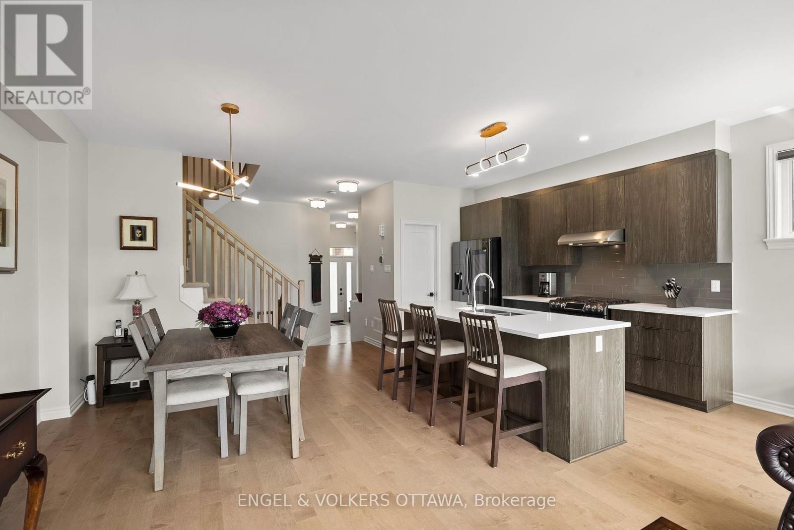 644 Vivera Place, Ottawa, Ontario  K2S 2N1 - Photo 8 - X12368904
