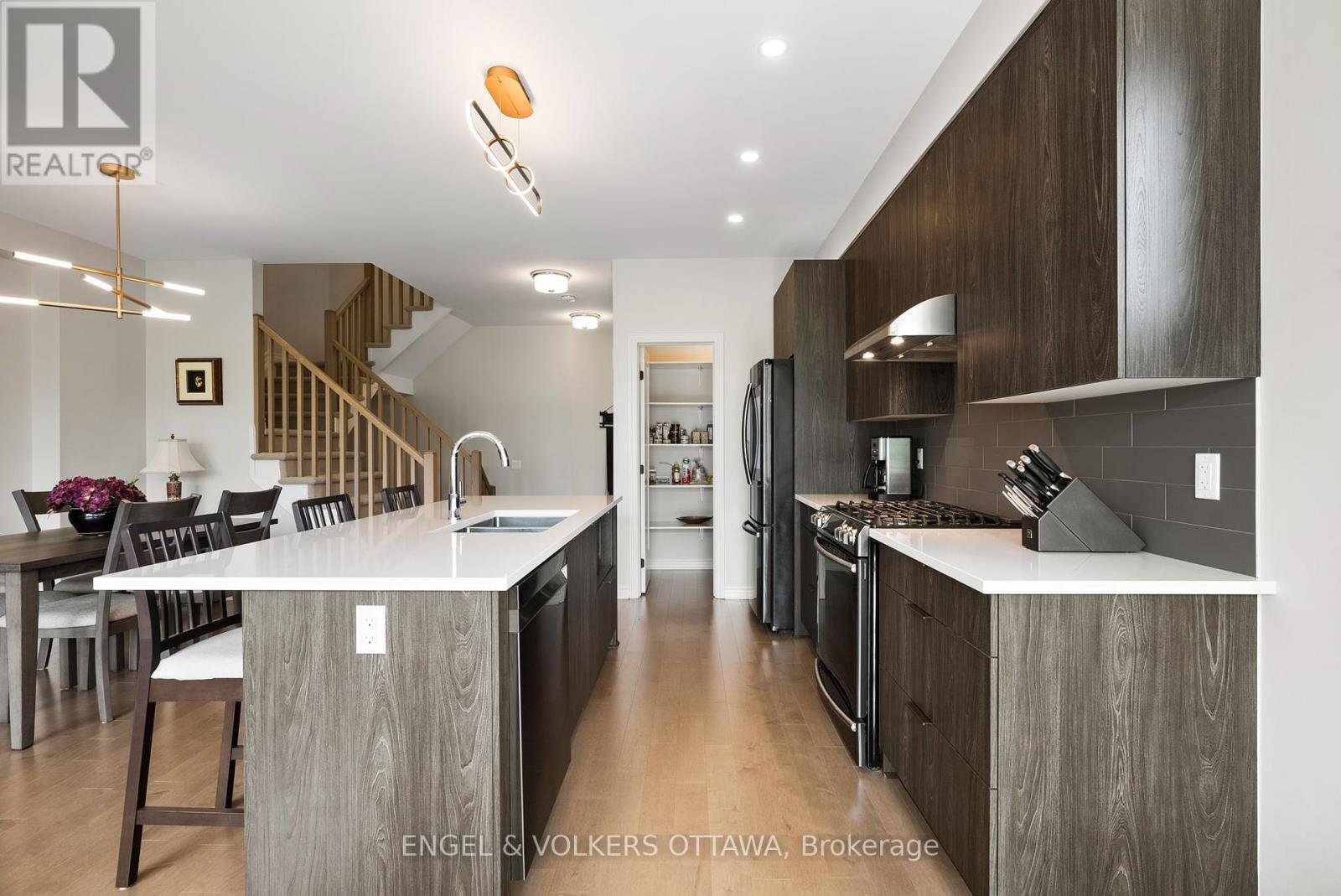 644 Vivera Place, Ottawa, Ontario  K2S 2N1 - Photo 9 - X12368904
