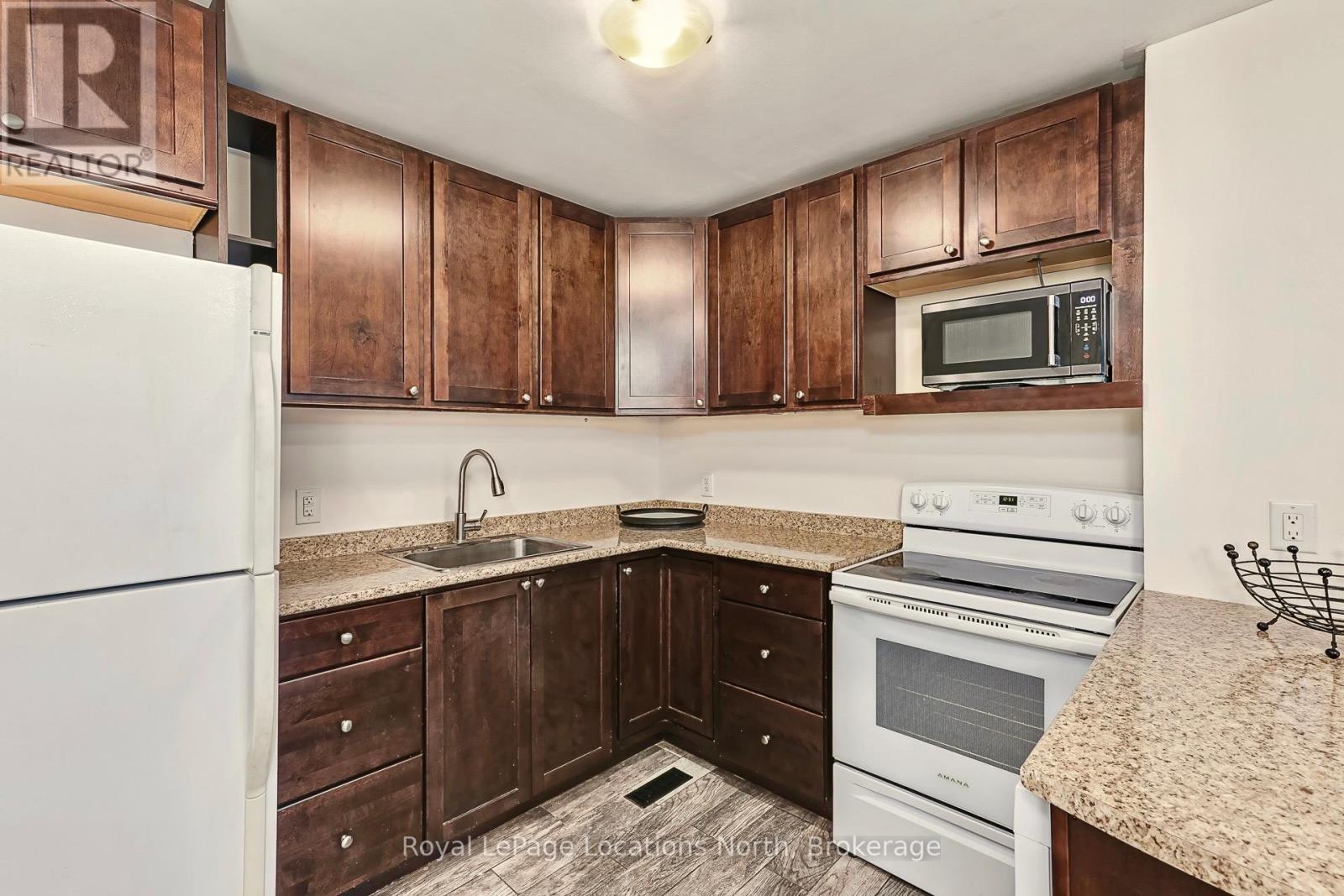 585 Tenth Street, Collingwood, Ontario  L9Y 4K6 - Photo 11 - S12368916