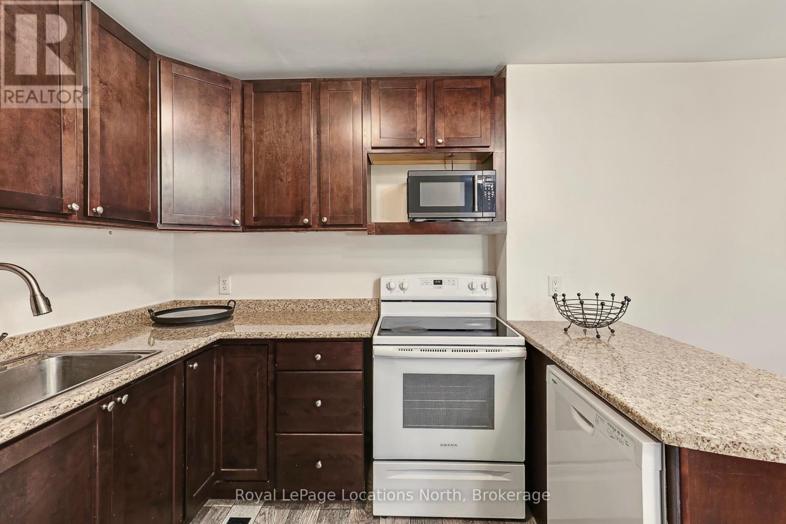 585 Tenth Street, Collingwood, Ontario  L9Y 4K6 - Photo 12 - S12368916